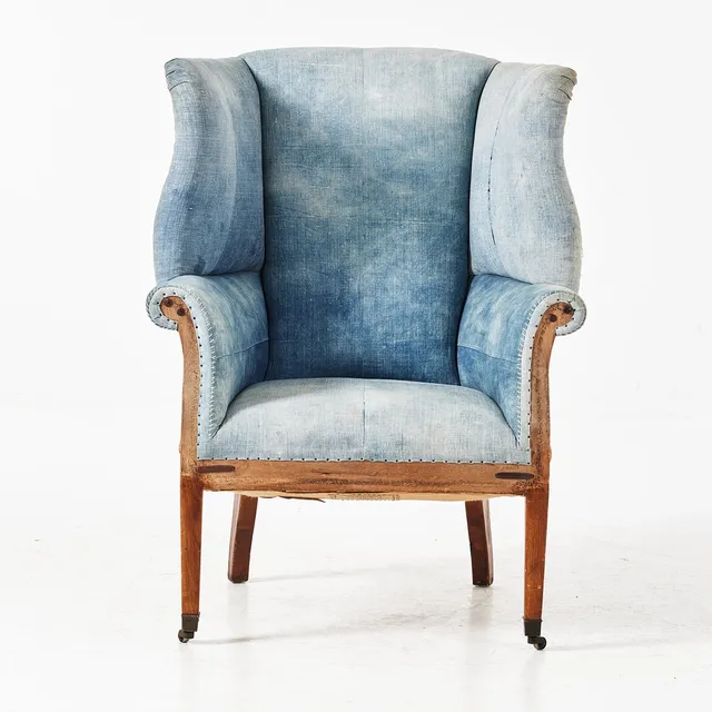 RALPH LAUREN. Öronlappsfåtölj, "Hepplewhite Wing Chair", 1990-tal, klädd i ljust blå bomullsväv.