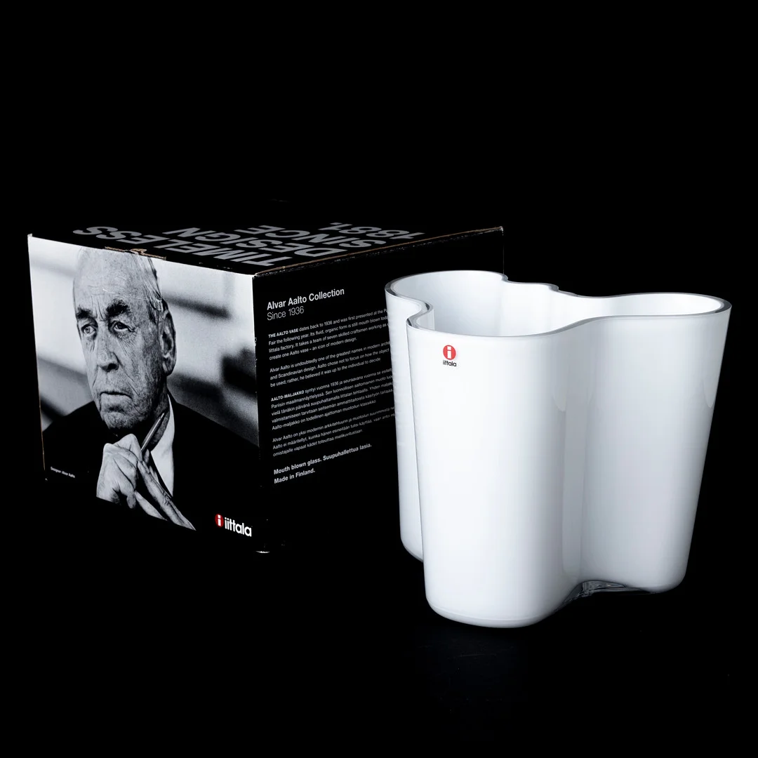 ALVAR AALTO. Vas, "Savoy", glas, Iittala, Finland, med originalkartong. — Utility glass — Auktionshuset Kolonn