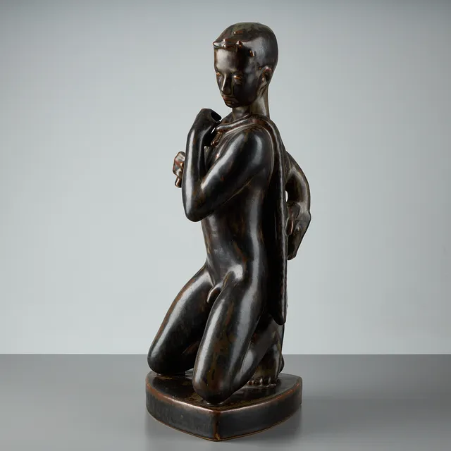 JOHANNES HEDEGAARD. Skulptur/figurin, Naken pojke med hjort. Signerad och numrerad 21096 4/15. Royal Copenhagen, Danmark.
