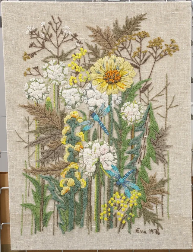 VÄGGBONAD, signerad, daterad 1976.