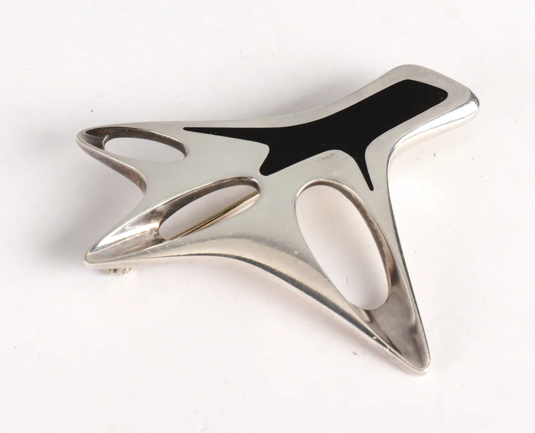Henning Koppel. 'Splash' brooch in sterling silver, design no. 323 — Jewellery/Brooches — Lauritz
