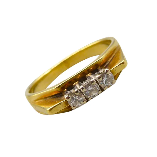 585ER GELBGOLDRING MIT 3 BRILLANTEN VON CA. 0,15CT.