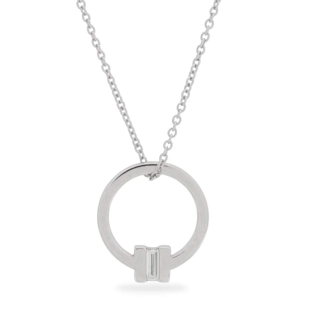TIFFANY & CO. ' T Collection, ' Circle halskæde af 18 kt hvidguld prydet med baguette diamant 0,06 ct. — Necklace — Palsgaard Kunstauktioner