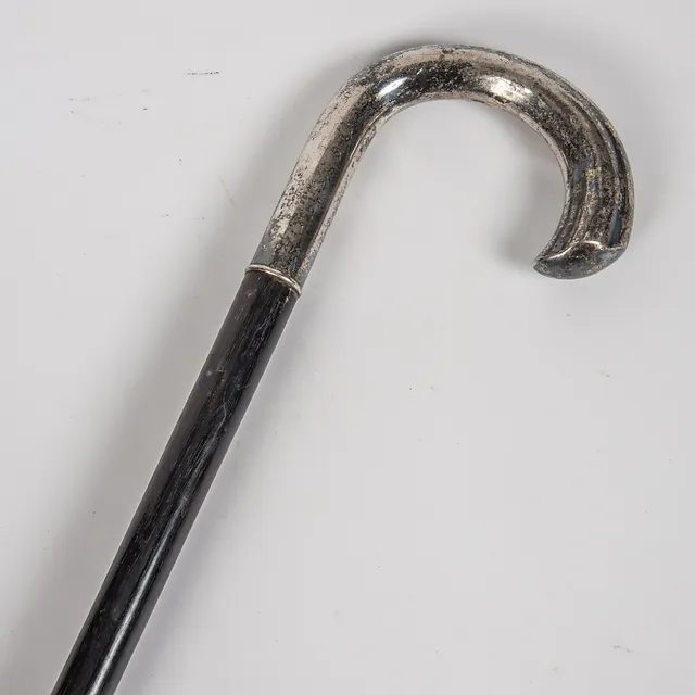 KÄPP MED NYSILVERKRYCKA, tidigt 1900-tal.