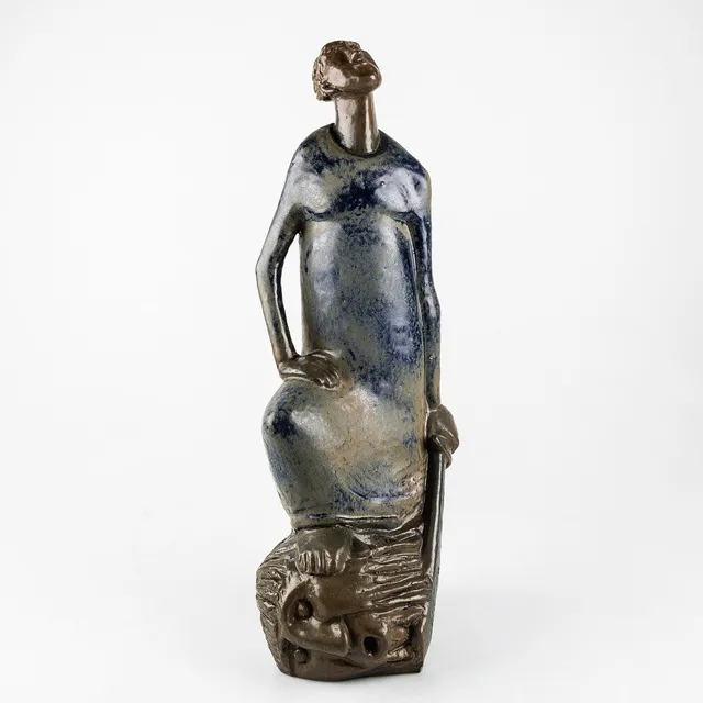 ÅKE HOLM. Skulptur "David och Goliat", stengods, blåbrun glasyr, Höganäs, 1950-tal, unik.