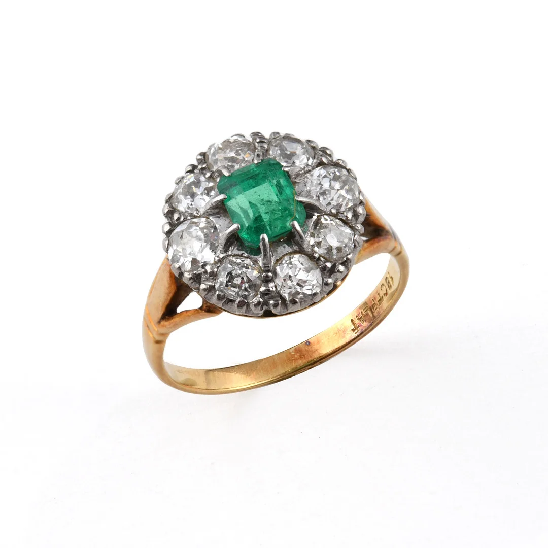 AN EMERALD AND DIAMOND CLUSTER RING. — Rings — Lawrences Auctioneers