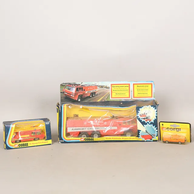 THREE CORGI TOYS VEHICLES (3).