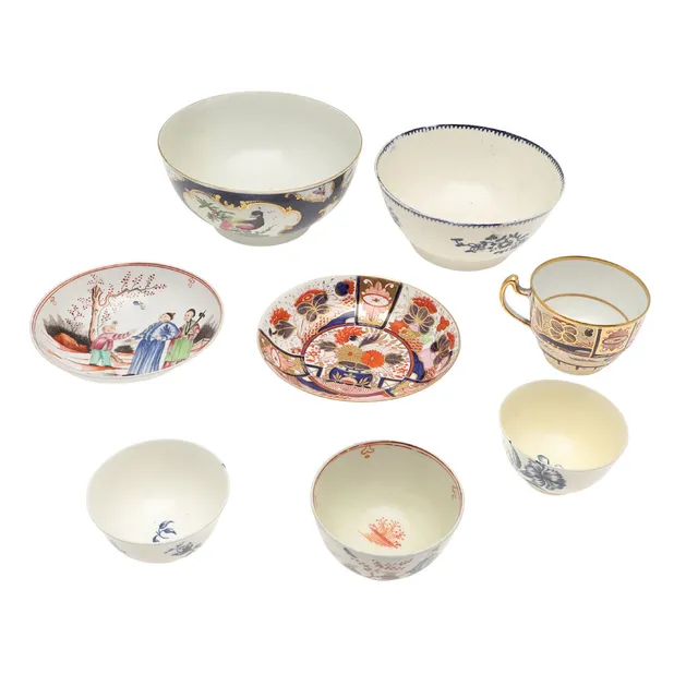 A GROUP OF 18TH CENTURY AND LATER ENGLISH PORCELAIN.