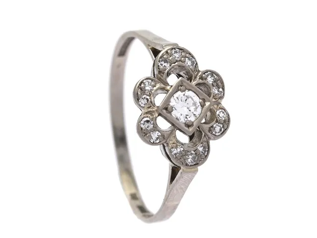ENGELBERT, ring,18K vitguld, briljantslipad diamant ca 0,12 ct, mindre åttkantslipade diamanter, Stigbert, Stockholm 1952, stl 18,75 mm, vikt 2,5 g.
