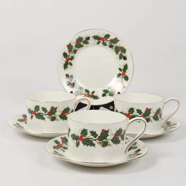TEKOPPAR MED FAT, 8 delar, "Noel", porslin, Royal Tuscan, England.