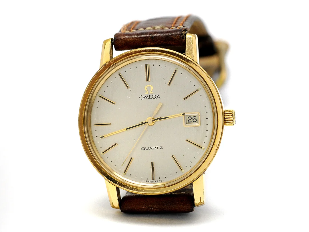 OMEGA, herrur, 34,5 mm, Cal 1342, Serie nr. 43549433, Ref nr. MD 196.0160, Boett nr. 196.0160, doublé (20 micron), quartz, plexiglas, datum, skadad urtavla, defekt, skadad boett, läderband, ca 1979. — Klockor/Omega — Kaplans