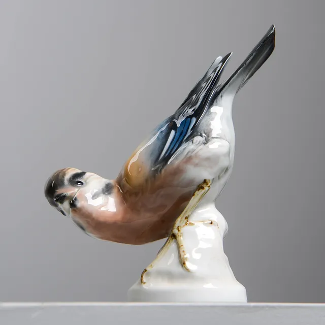 WALDEMAR LINDSTRÖM. Figurin, nötskrika, Rörstrand, 1950-tal.