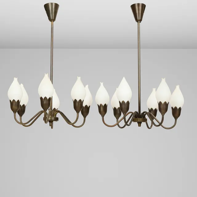 DANSK DESIGN. Par 6-armet “tulipan” lysekroner af messing, skærme af opalglas, Fog & Mørup, Danmark, formgivet ca. 1950'erne. (2).