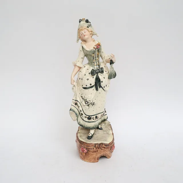 FIGURIN, troligen italien, föreställande kvinna.