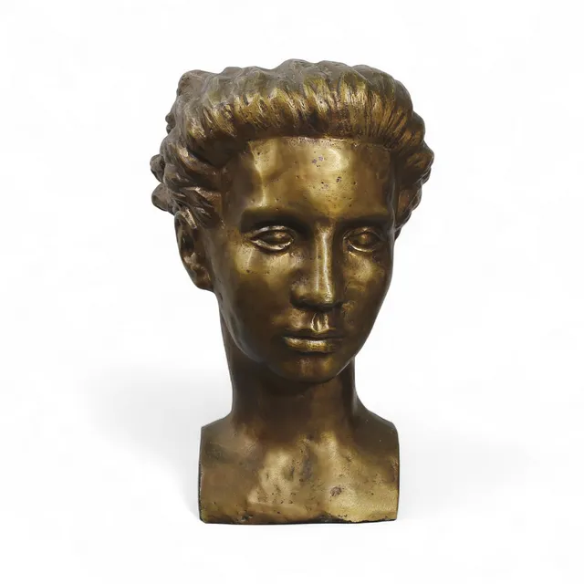 SIGGE BERGGREN. Skulptur i brons, föreställande stiliserat kvinnohuvud i profil med svepande linjer, likt vinden drar genom håret, signerad, 1900- talets mitt. Vikt 29 kg!!