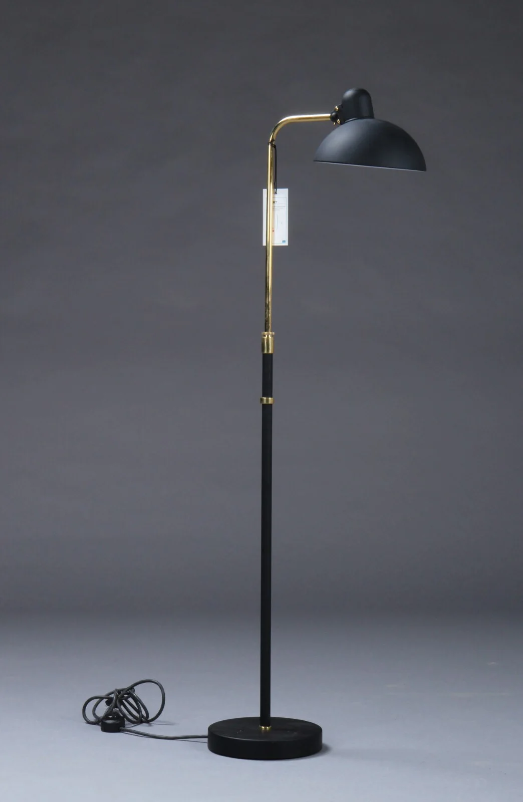 Christian Dell for Fritz Hansen. Kaiser Ideel standerlampe, model 6580-F, mat sort. H. 135 cm. — Lamps and lighting/Floor lights — Lauritz