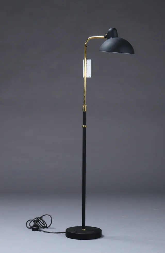 Christian Dell for Fritz Hansen. Kaiser Ideel standerlampe, model 6580-F, mat sort. H. 135 cm.