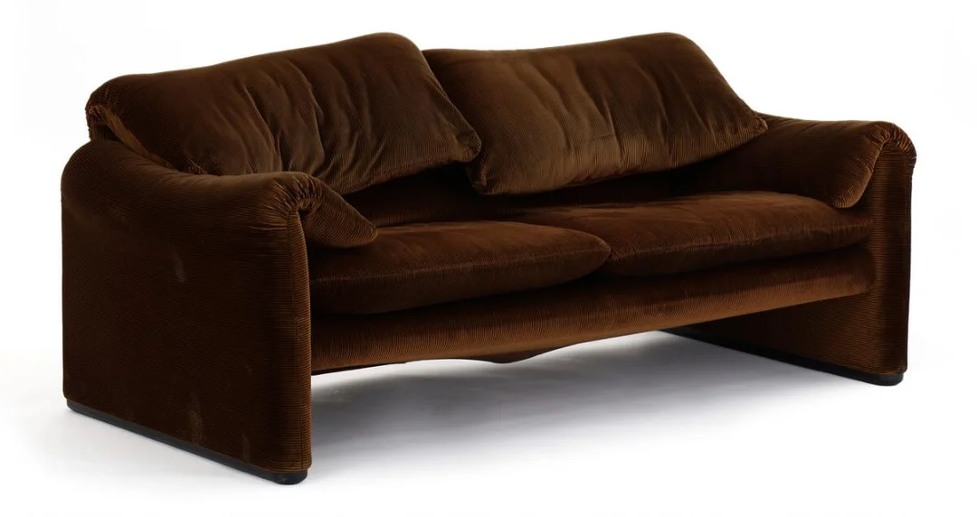 “Maralunga”. Freestanding two seater sofa with adjustable back. Seat, sides and back upholstered with brown stribed velvet. Model 675. Designed in 1973. Manufactured and marked by Cassina. L. 166 cm. — Modern Furniture — Bruun Rasmussen