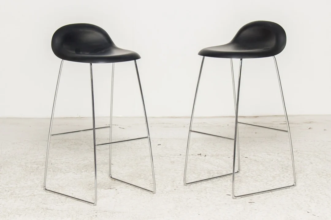 Komplot Design for GUBI. Et par barstole model 3D. (2) — Furniture/Chairs — Lauritz