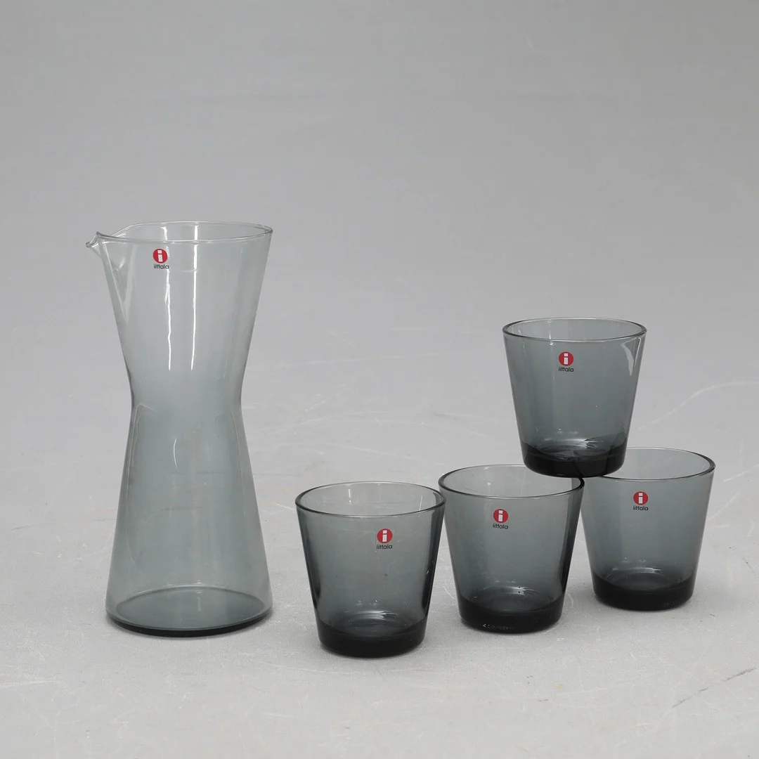 KAJ FRANCK. Karaff samt 4 Glas, "Kartio", formgiven 1958, Iittala, Finland. — Utility glass — Södermanlands Auktionsverk