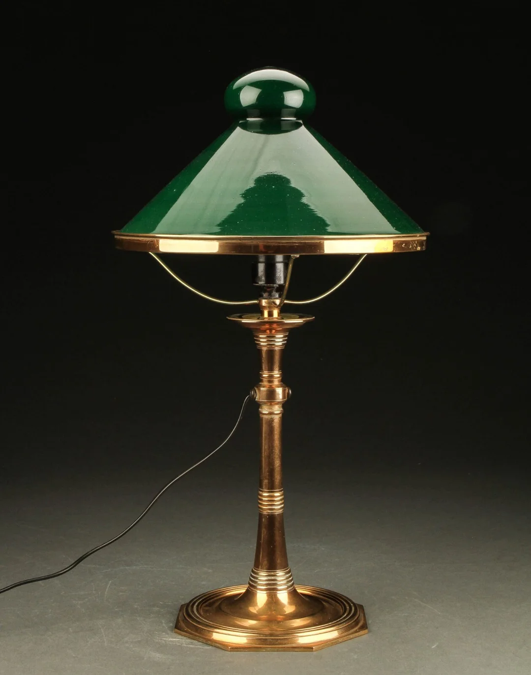 Martin Nyrop. Bordlampe fra Københavns Rådhus. — Lamps and lighting/Table lamps — Lauritz