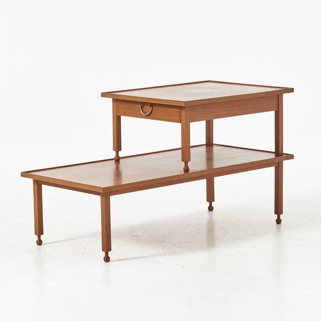 JOSEF FRANK. Sidobord, modell 1073, Firma Svenskt Tenn, fanerat i mahogny.