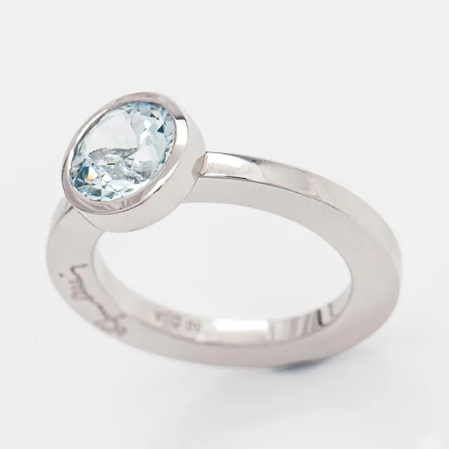 Efva Attling, ring, fasettslipad akvamarin, 18K vitguld.