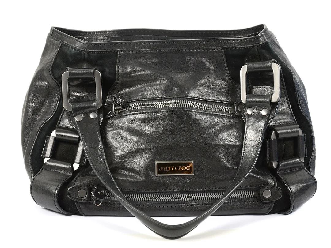 VÄSKA, JIMMY CHOO, svart läder med svarta detaljer, 36x20x25 cm, dustbag. — Accessoarer/Väskor — Kaplans