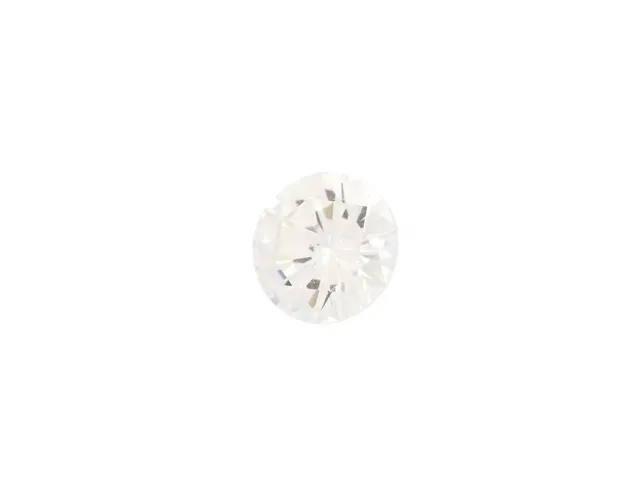 DIAMANT, briljantslipad, 0,39 ct, ca W(H)/VS, nagg på kuletten.