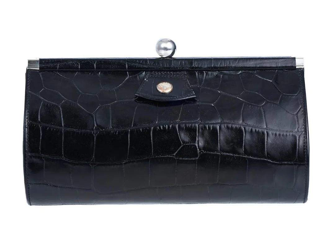MULBERRY, CLUTCH, svart präglat läder, silverfärgade beslag, 24x11x5 cm, inner spegel, 8x6,5 cm. — Accessoarer/Väskor — Kaplans