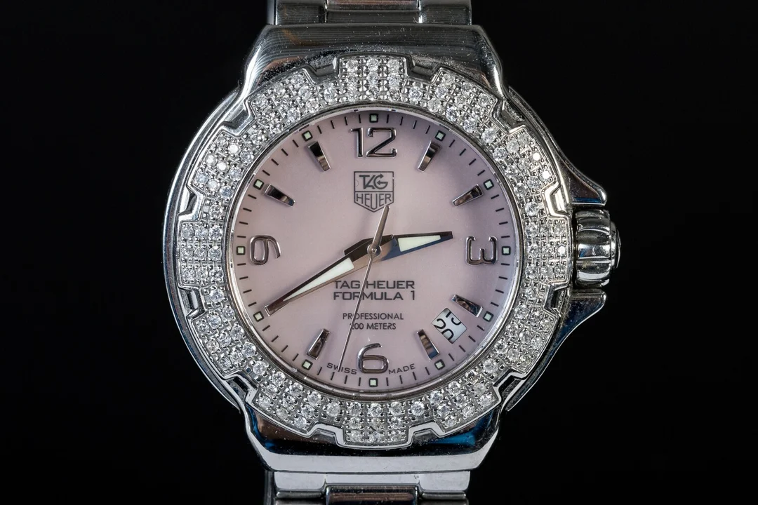 TAG Heuer Formula 1 dame armbåndsur med 120 diamanter — Watches and clocks/Ladies watches — Lauritz