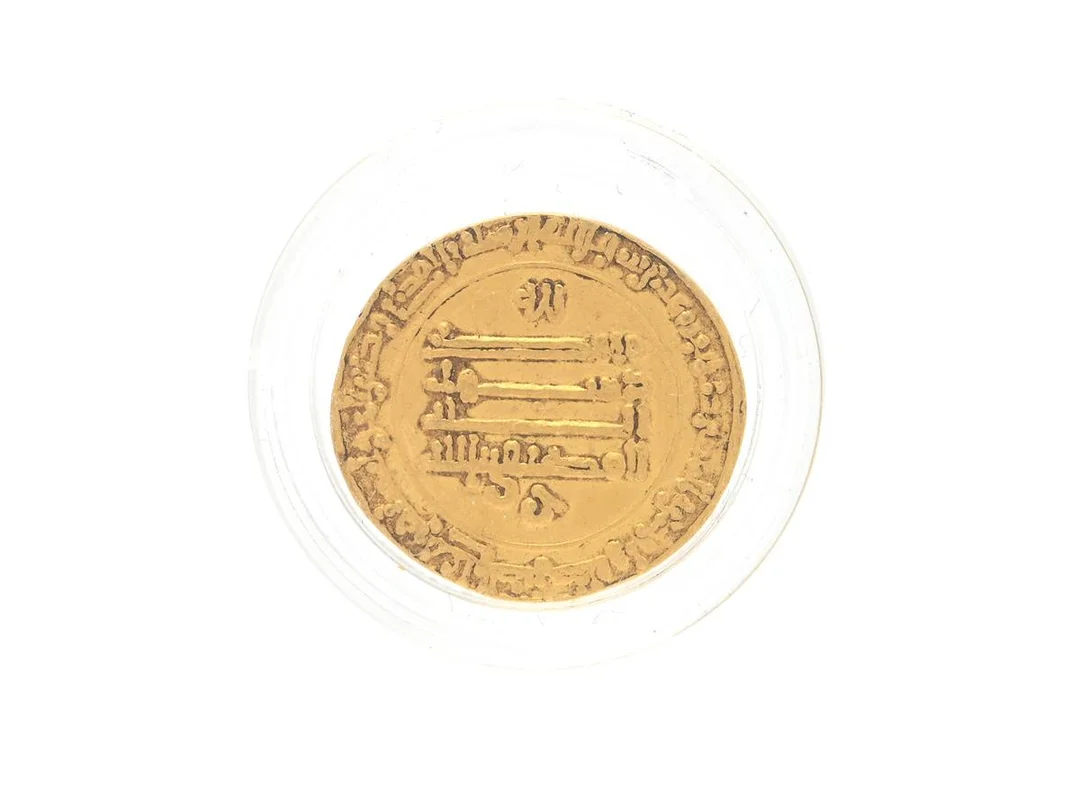 MYNT, ca 23,5K guld, Dinar, troligen från Abbasidiska kalifatet, kvalité ca 1/1+, diameter 18 mm, vikt 2,9 g. — Mynt/Utländska mynt — Kaplans