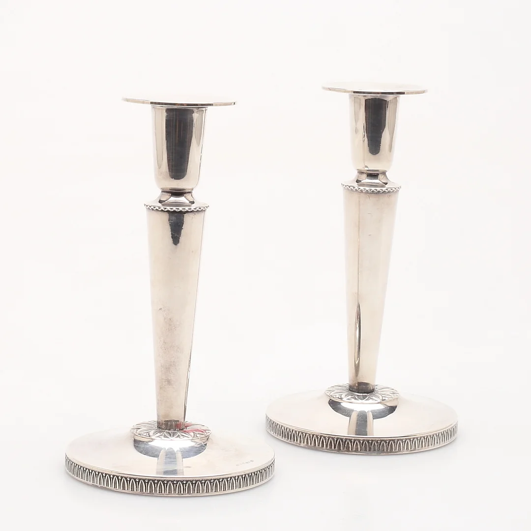 LJUSSTAKAR, 1 par, silver, 1900-talets andra hälft. — Silver — Garpenhus Auktioner