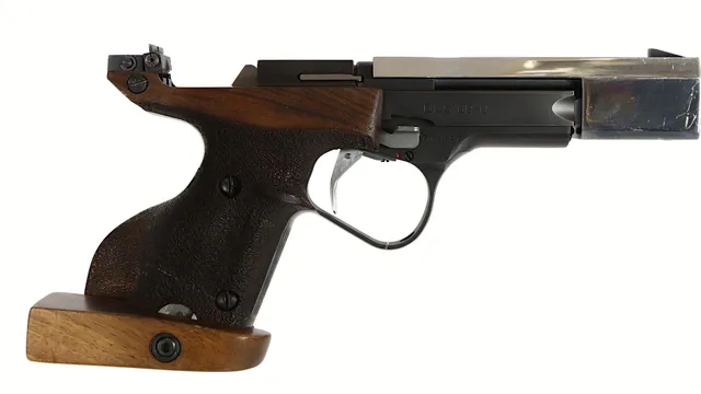 PISTOL, Halvautomatisk, fabrikat Unique, modell DES/69-U, kaliber .22LR, tillv.nr 774427.