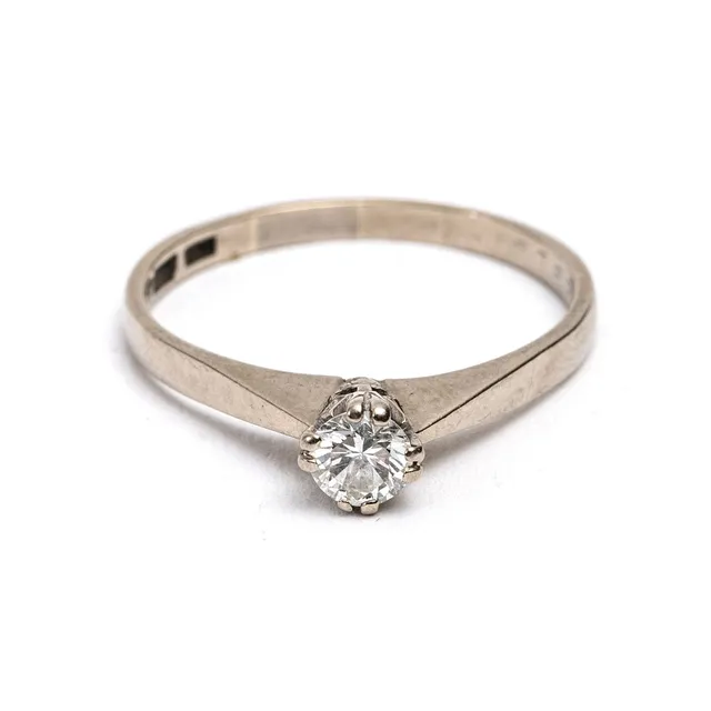 RING, 18k vitguld, briljantslipad diamant, 0,36 ct enligt gravyr.