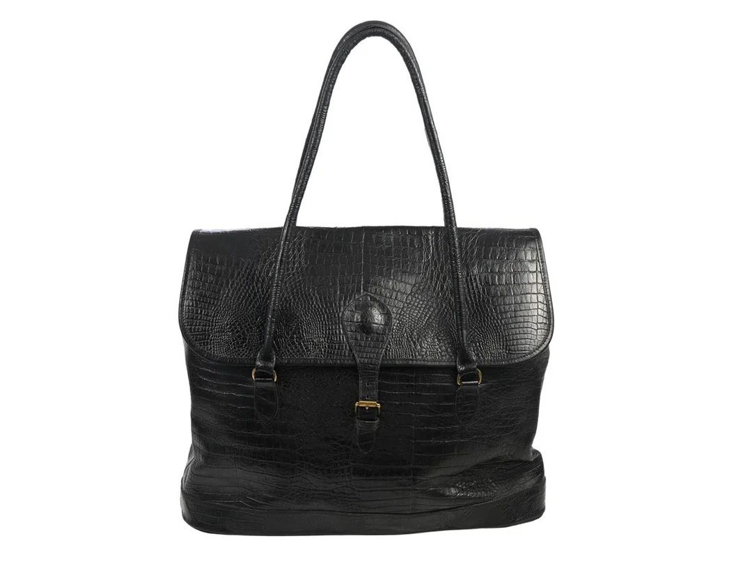 VÄSKA, MULBERRY, svart präglat läder, mässingfärgade beslag, 42x35x15 cm, bruksslitage. — Accessoarer/Väskor — Kaplans