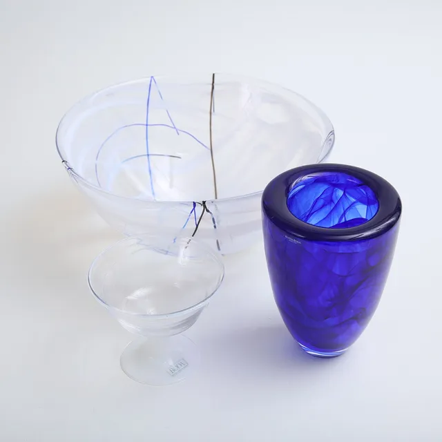 ANNA EHRNER. "Contrast" samt "Atoll", glas, Kosta Boda.