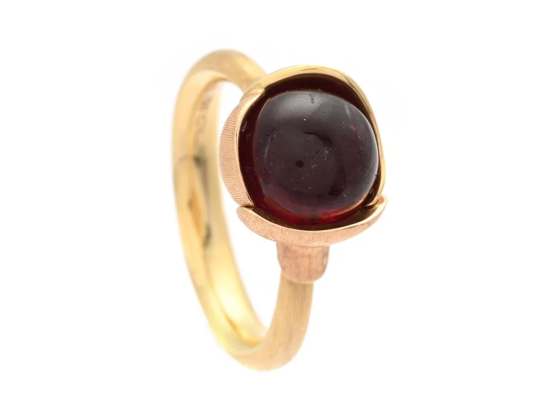 OLE LYNGGAARD, ring, Lotus, 18K guld/roséguld, rosa turmalin, Charlotte Lynggaard, stl 51 (ca 16,5+ mm), vikt 7,4 g, turmalin har inneslutningar som når ytan. — Smycken/Ring — Kaplans