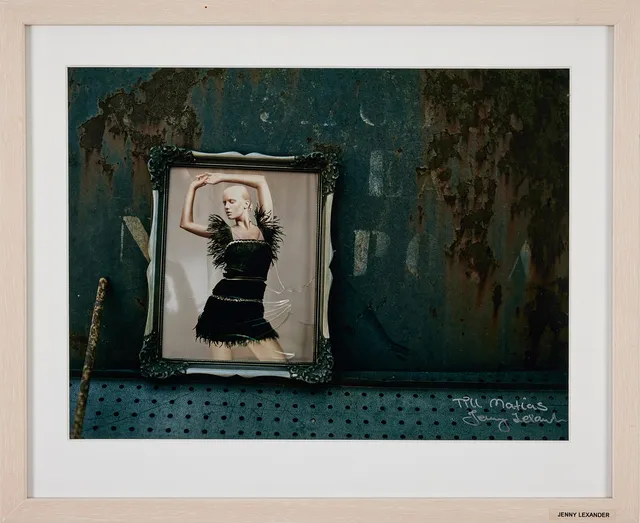 JENNY LEXANDER. Utan titel, pigment print, 30 x 39 cm.
