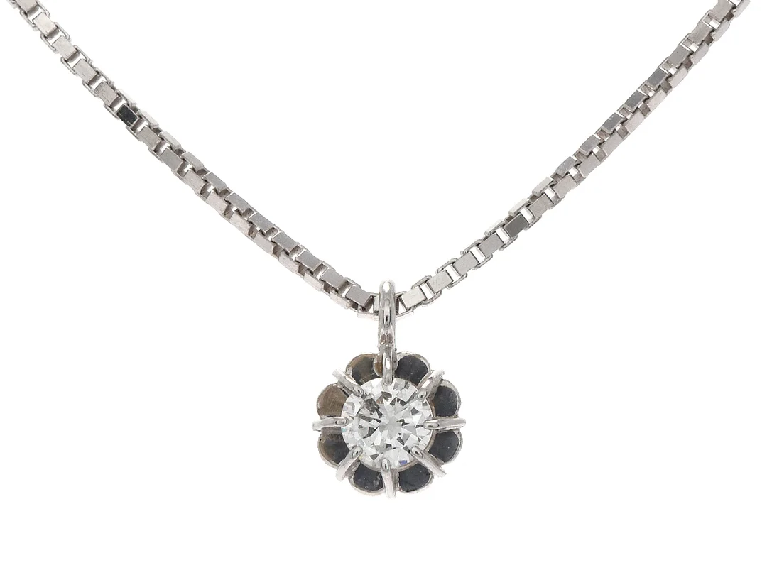 HÄNGE/KEDJA, 18K vitguld, briljantslipad diamant ca 0,15 ct, ca TW/VS, längd 39 cm, vikt 3,3 g. — Smycken/Hänge med kedja — Kaplans