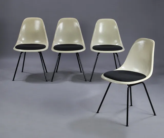 Charles Eames. Et sæt på fire skalstole, model DSX. Glasfiber (4)