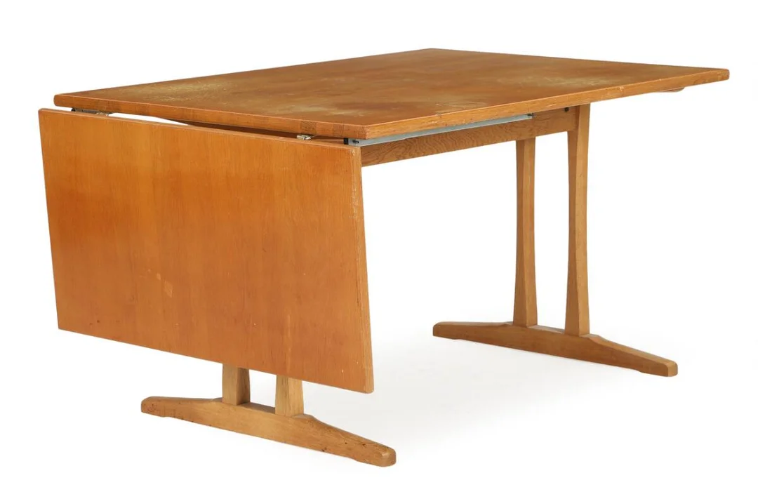 Børge Mogensen: “Shaker”. Rectangular solid oak dining table with one extra leaf. Manufactured for FDB Møbler. H. 73. W. 90. L. 130/180 cm. (2) — Modern Furniture — Bruun Rasmussen