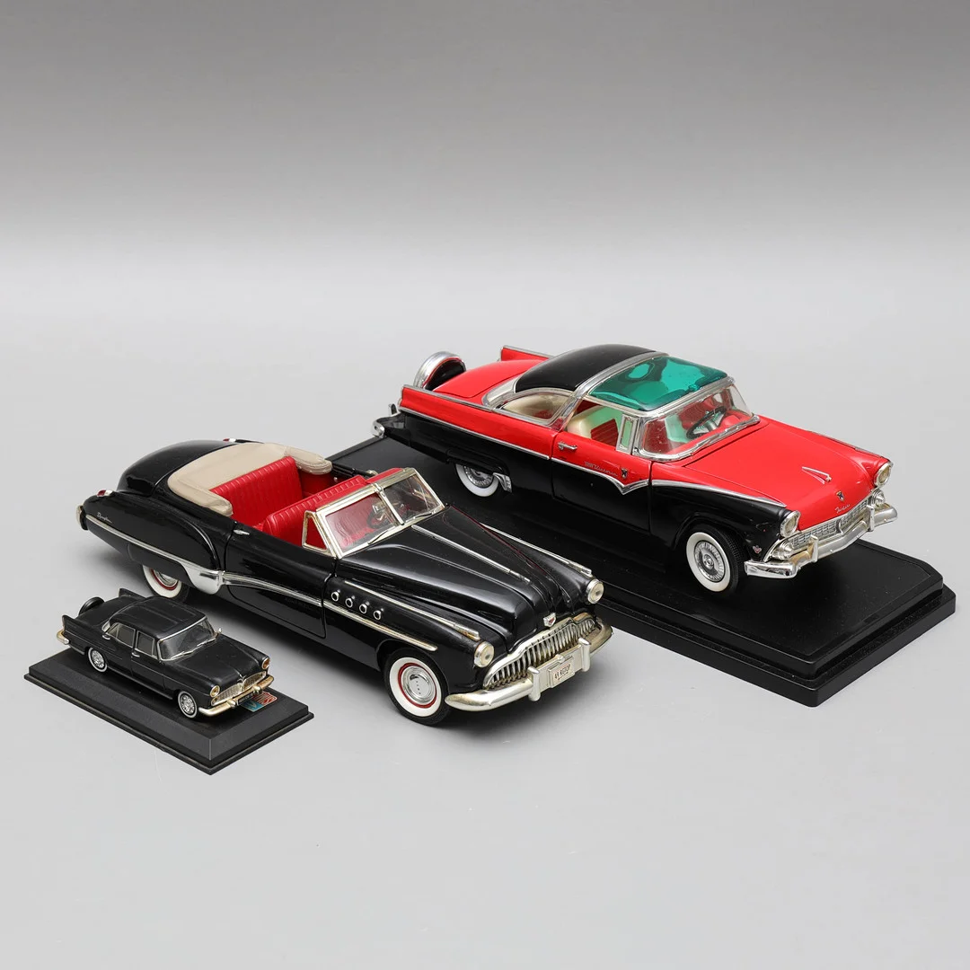 MODELLBILAR, 3 st, Simca Présidence, Ford Fairlane Crown Victoria, Buick Roadmaster Convertible. — Model cars — Auktionsmagasinet Vänersborg