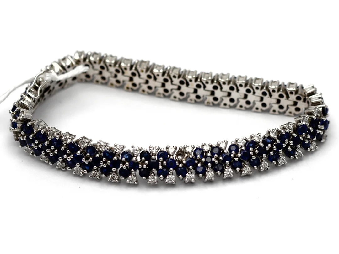 Armband, vitguld 18K med blå stenar & diamanter 82xca0,03ct, 17cm, defekt - en blå sten saknas — Smycken/Armband — Kaplans