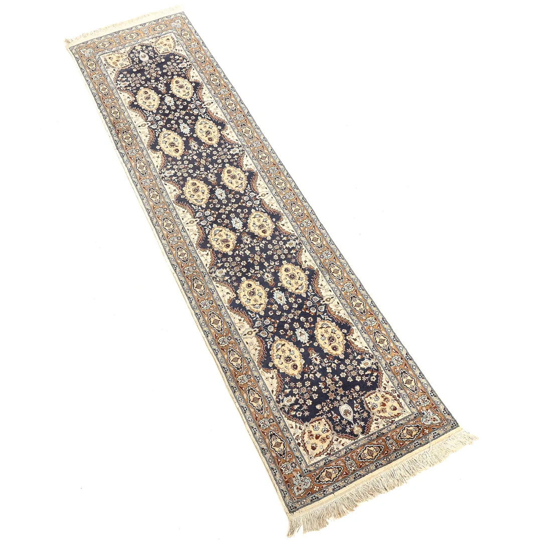 Persian Carpet. Wool on cotton. 77x304 cm. — Carpets, rugs and textiles/Oriental carpets and rugs — Lauritz