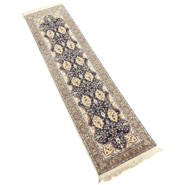 Persian Carpet. Wool on cotton. 77x304 cm.