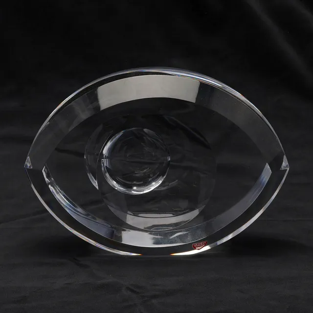 JAN JOHANSSON. Skulptur, "Ögat", glas, sinerad undertill samt etikettmärkt för Orrefors.