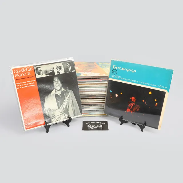 En samling LP'er, jazz, soul. swing og blues samt et signeret foto af Papa Bues Jazz Band (67).