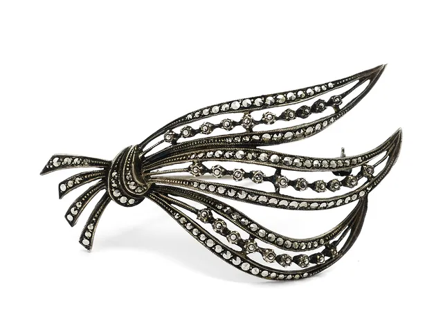 BROSCH, silver, markasiter, vikt 13,4 g, svensk importstämpel.