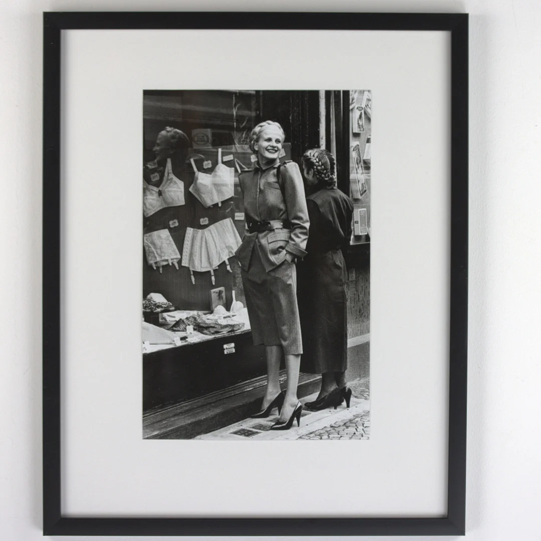 HELMUT NEWTON. Offsettryck, efter "Fashion, German Vogue, Berlin 1979". — Photography — Höganäs Auktionsverk